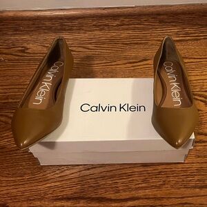 Calvin Klein Women's Tan kitten heels